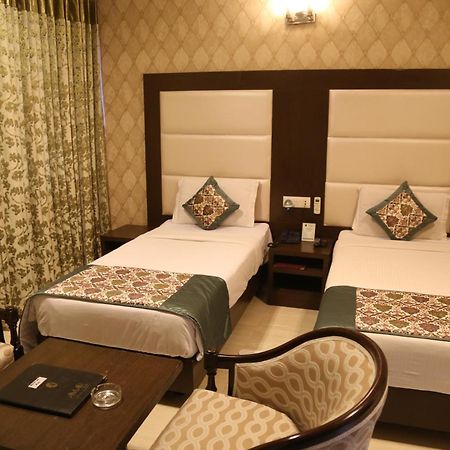 Hotel Amar Inn- Lajpat Nagar Central Market New Delhi Buitenkant foto