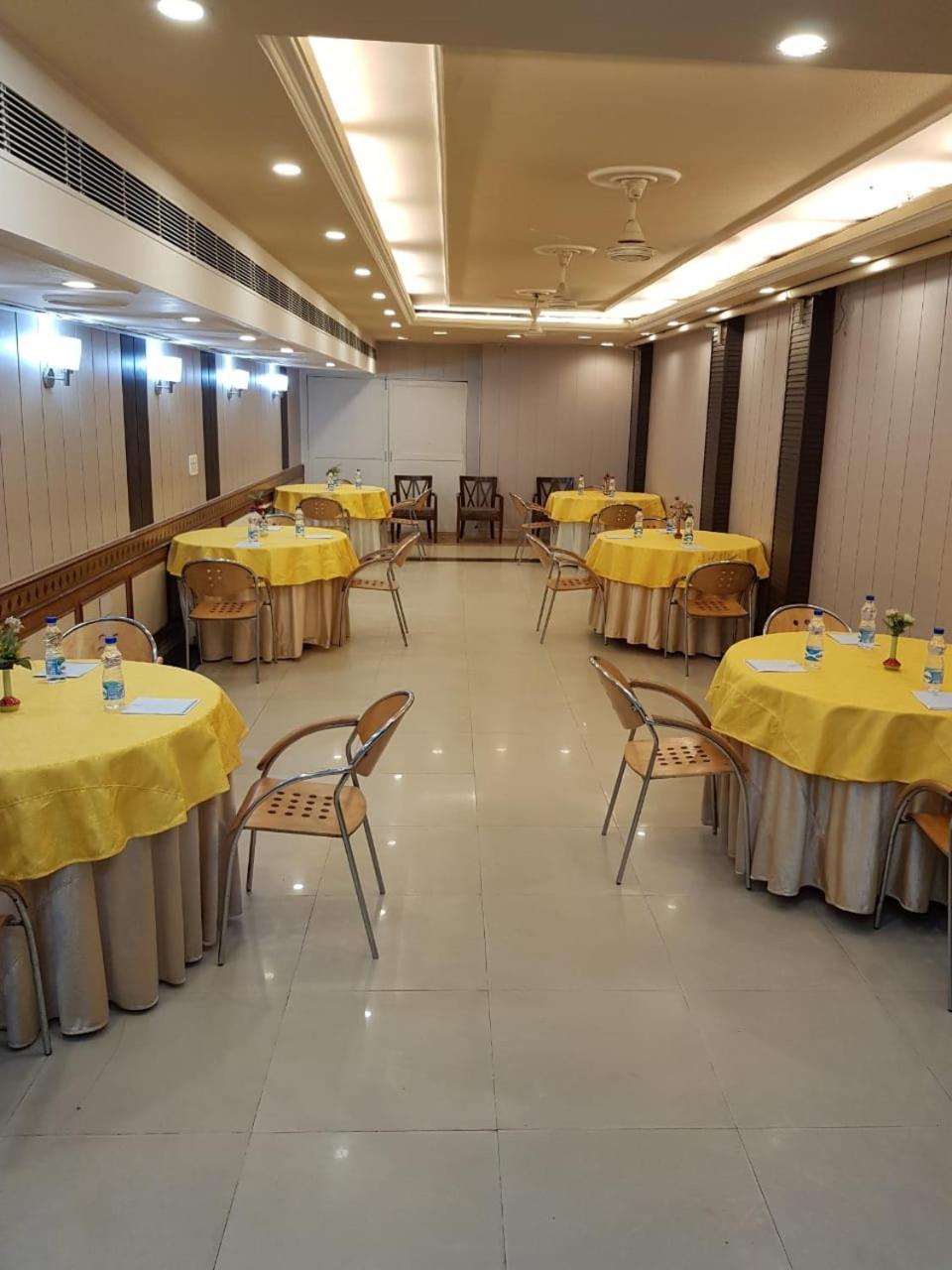 Hotel Amar Inn- Lajpat Nagar Central Market New Delhi Buitenkant foto