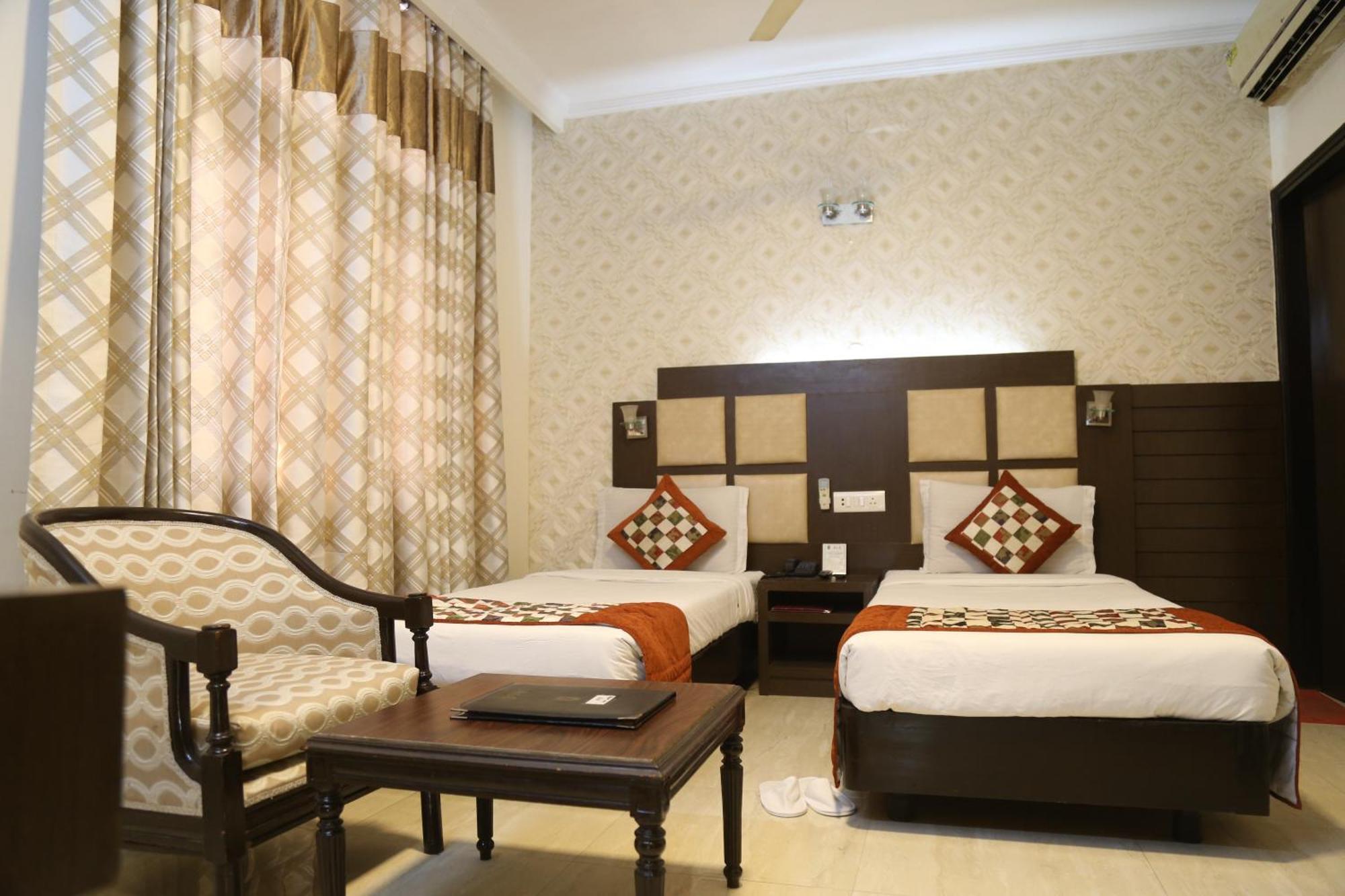 Hotel Amar Inn- Lajpat Nagar Central Market New Delhi Buitenkant foto
