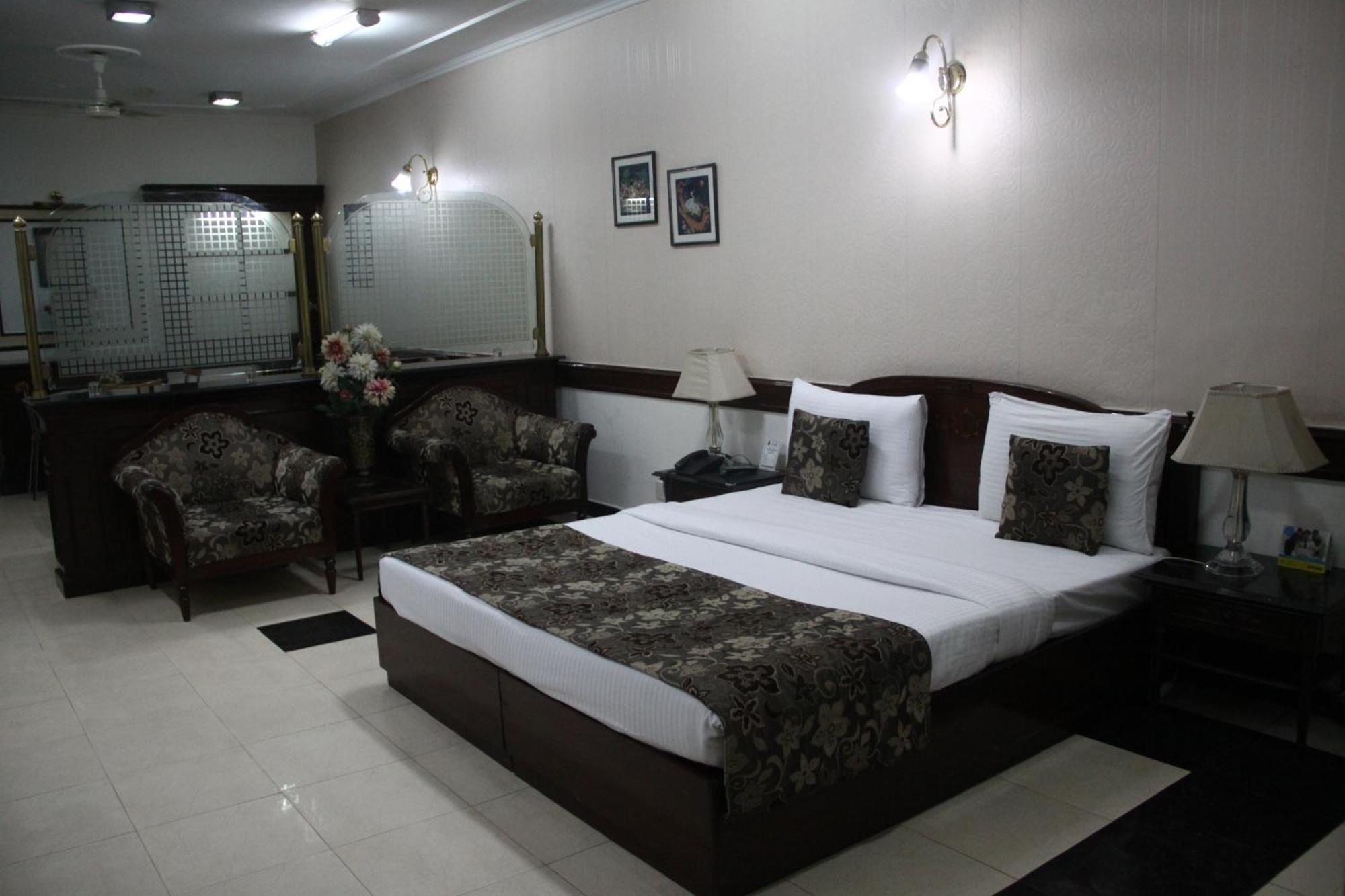 Hotel Amar Inn- Lajpat Nagar Central Market New Delhi Buitenkant foto